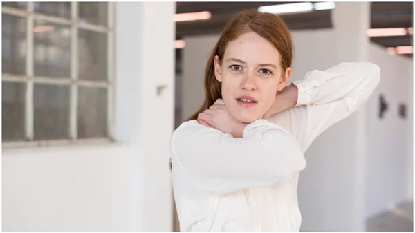 Σοφία Κόκκαλη: «Η κοινωνία όλο και πιο υστερική, πιεστική, μας μπερδεύει, μας κουράζει, μας κλείνει»